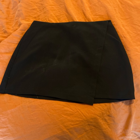 Abercrombie & Fitch Dresses & Skirts - Abercrombie & Fitch Scarlett wrap mini skort - large